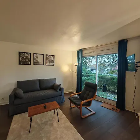 Meuble Avec Jardinet - 25 M2 - - Le Guichet *