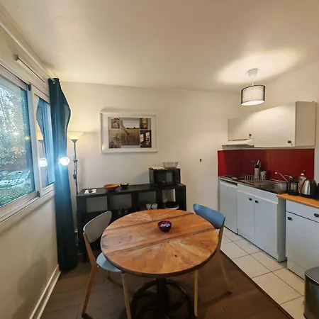 Meuble Avec Jardinet - 25 M2 - - Le Guichet *